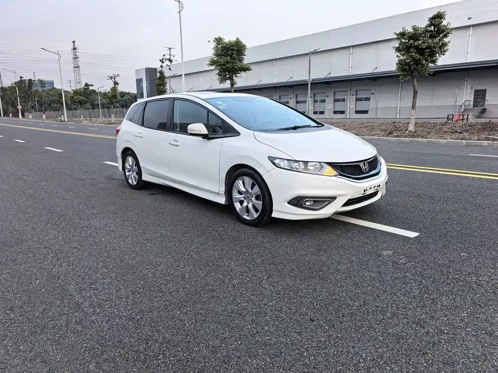 Honda Honda Jade 2014 1.8L Automatic Comfort Elite Edition 5-seater 2015 - thumbnail 3