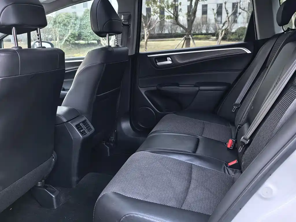 Honda Honda Jade 2014 1.8L Automatic Comfort Elite Edition 5-seater 2015 - thumbnail 4