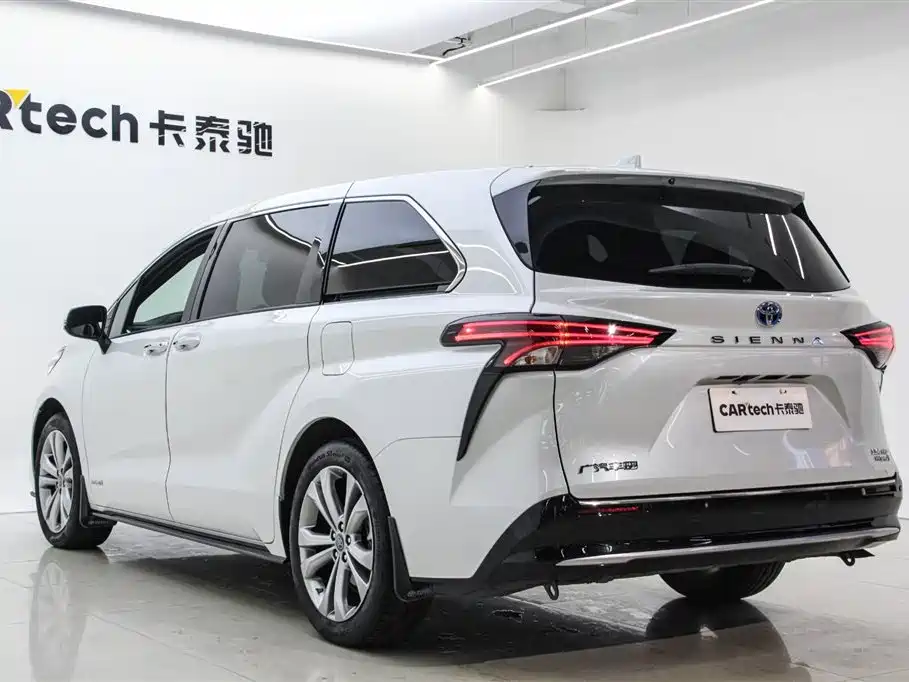 Toyota Toyota Sienna 2023 2.5L Hybrid Premium Edition 2023 - thumbnail 4