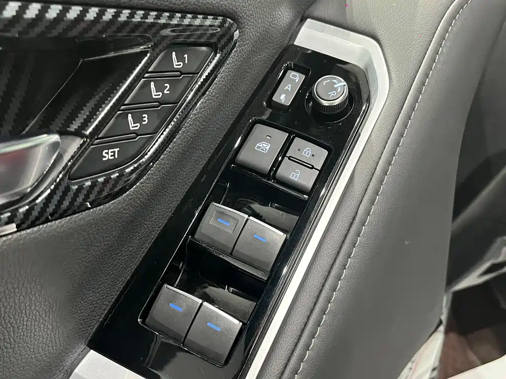 Toyota Land Cruiser (Imported) 2022 Model 3.5T Automatic 2023 - thumbnail 7