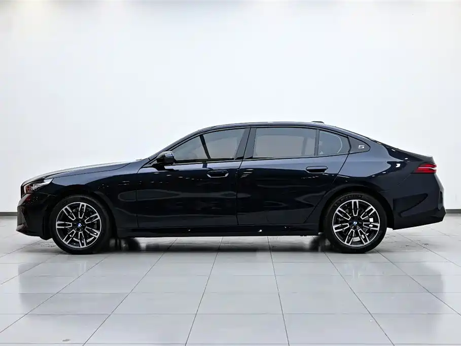 BMW BMW 5 Series 2026 525Li M Sport Package 2025 - thumbnail 5