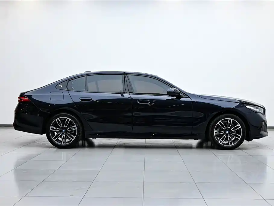 BMW BMW 5 Series 2026 525Li M Sport Package 2025 - thumbnail 6