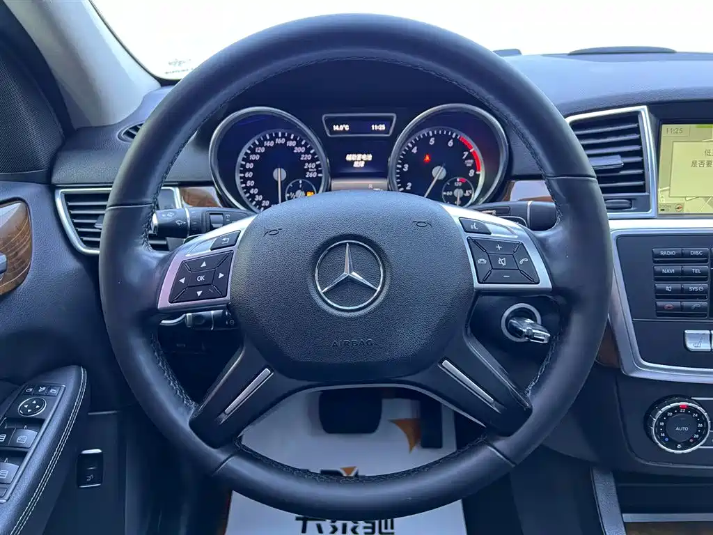 Mercedes-Benz Mercedes-Benz M-Class 2014 ML 400 4MATIC Sport Edition 2015 - thumbnail 11