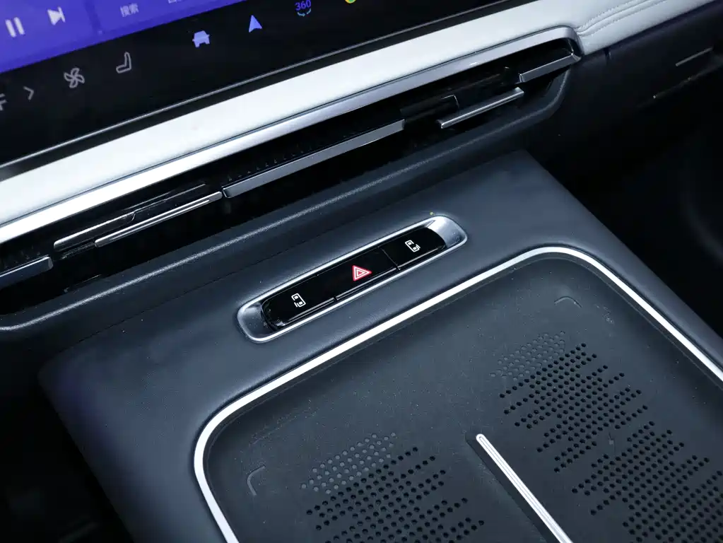 Lantu Automobile Lantu Dreamer 2025 PHEV AWD Flagship Kunpeng Edition 2025 - thumbnail 6