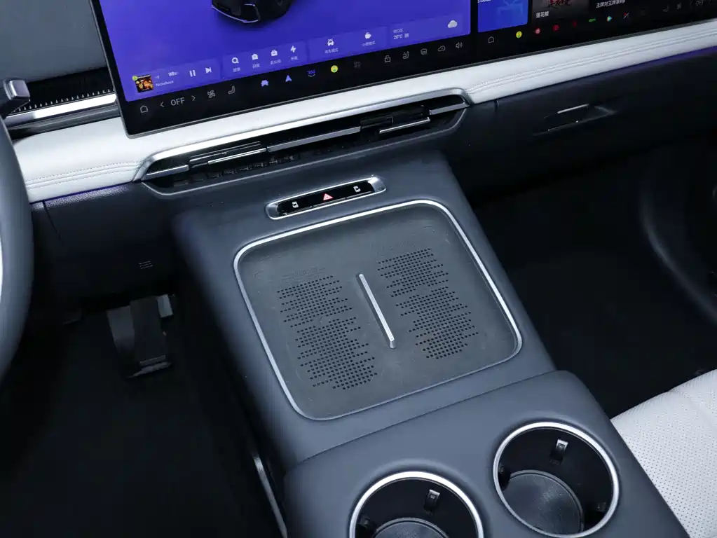 Lantu Automobile Lantu Dreamer 2025 PHEV AWD Flagship Kunpeng Edition 2025 - thumbnail 7