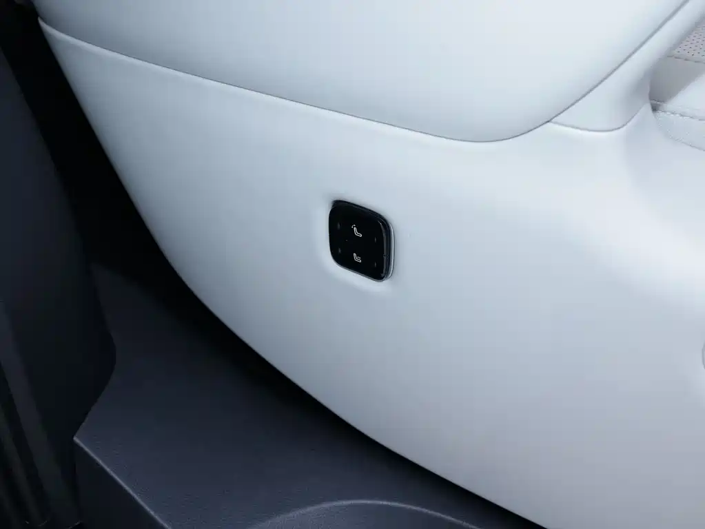 Lantu Automobile Lantu Dreamer 2025 PHEV AWD Flagship Kunpeng Edition 2025 - thumbnail 13