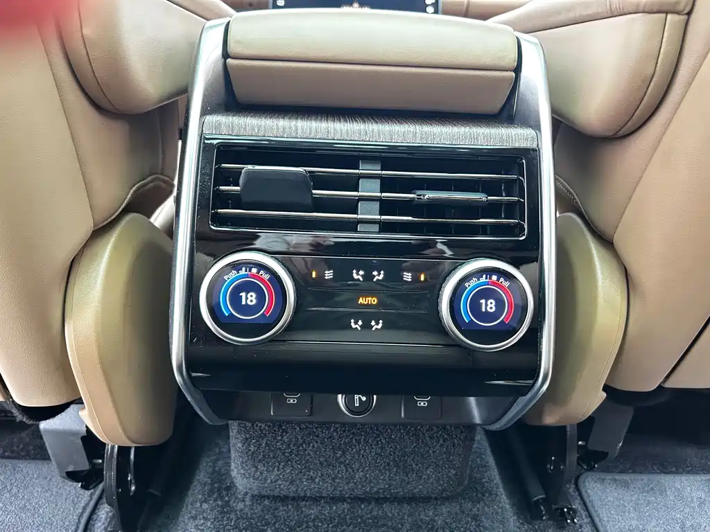 Land Rover Range Rover 2024 3.0 L6 360PS Vogue Edition 2024 - thumbnail 16