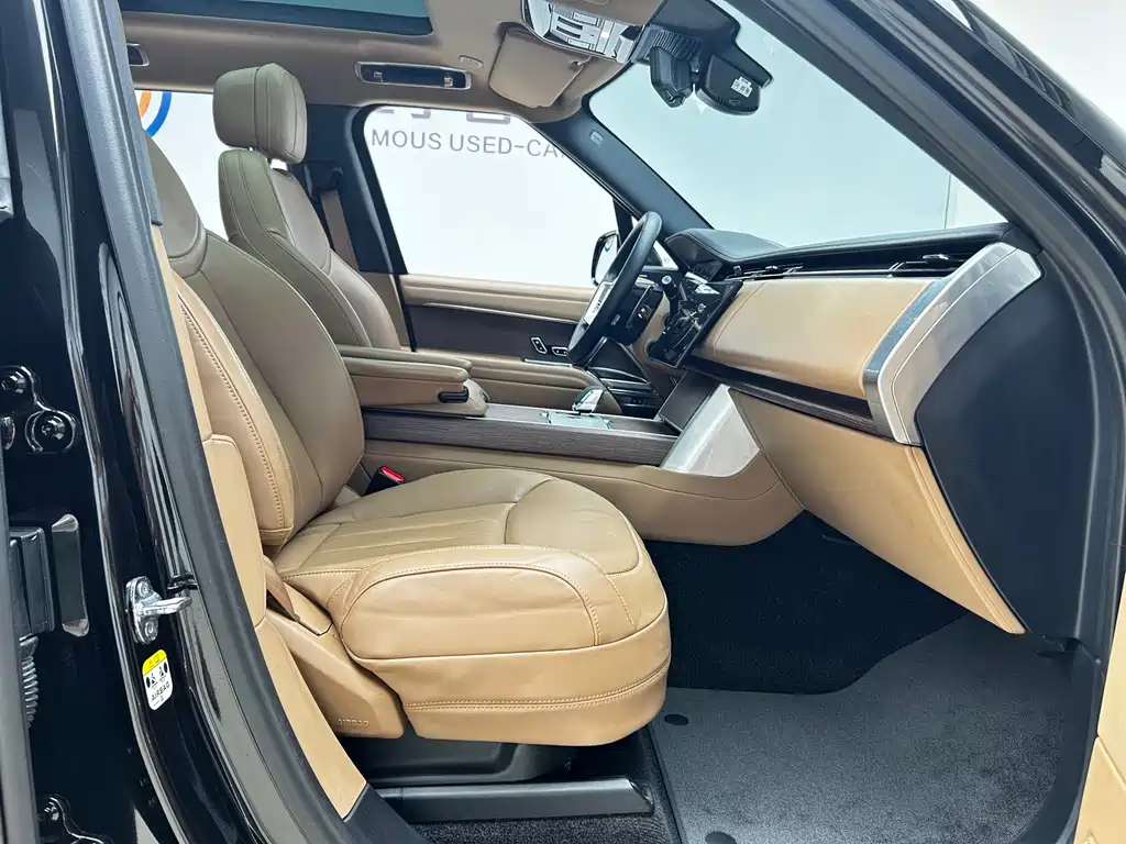 Land Rover Range Rover 2024 3.0 L6 360PS Vogue Edition 2024 - thumbnail 18