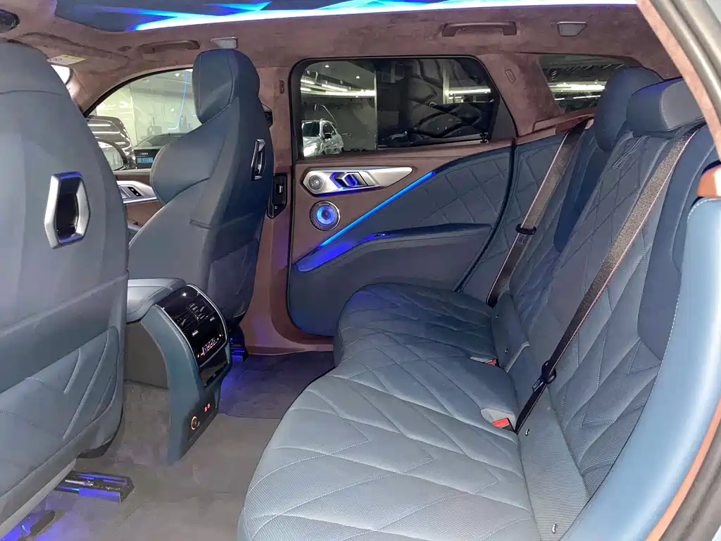 BMW BMW XM 2023 50e 2024 - thumbnail 10