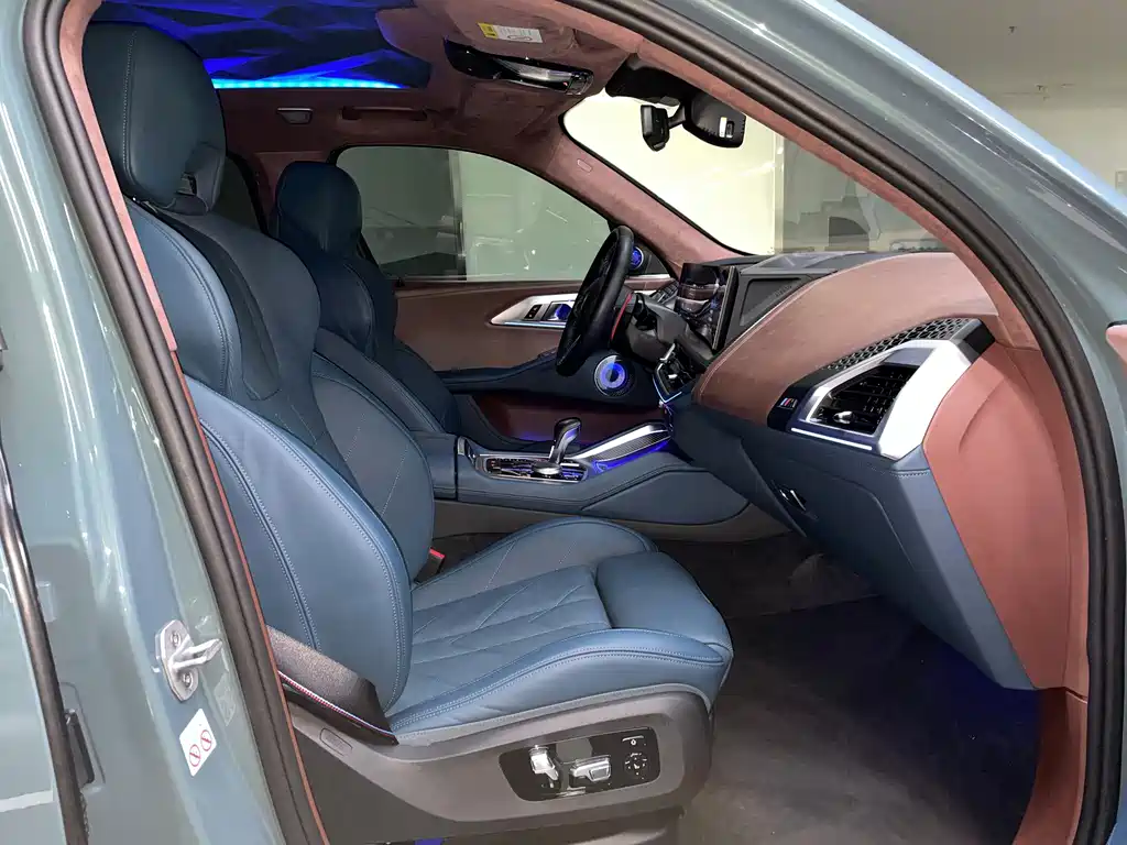 BMW BMW XM 2023 50e 2024 - thumbnail 11