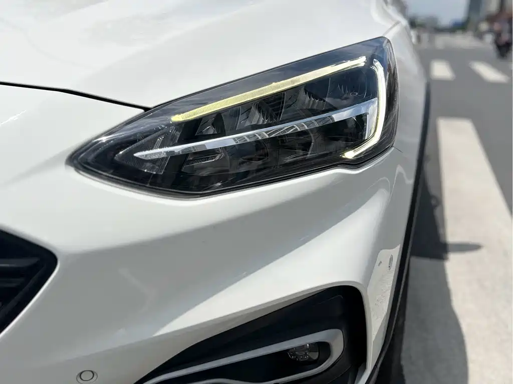 Ford Ford Focus Active 2021 EcoBoost 180 Automatic Trend Edition 2021 - thumbnail 17