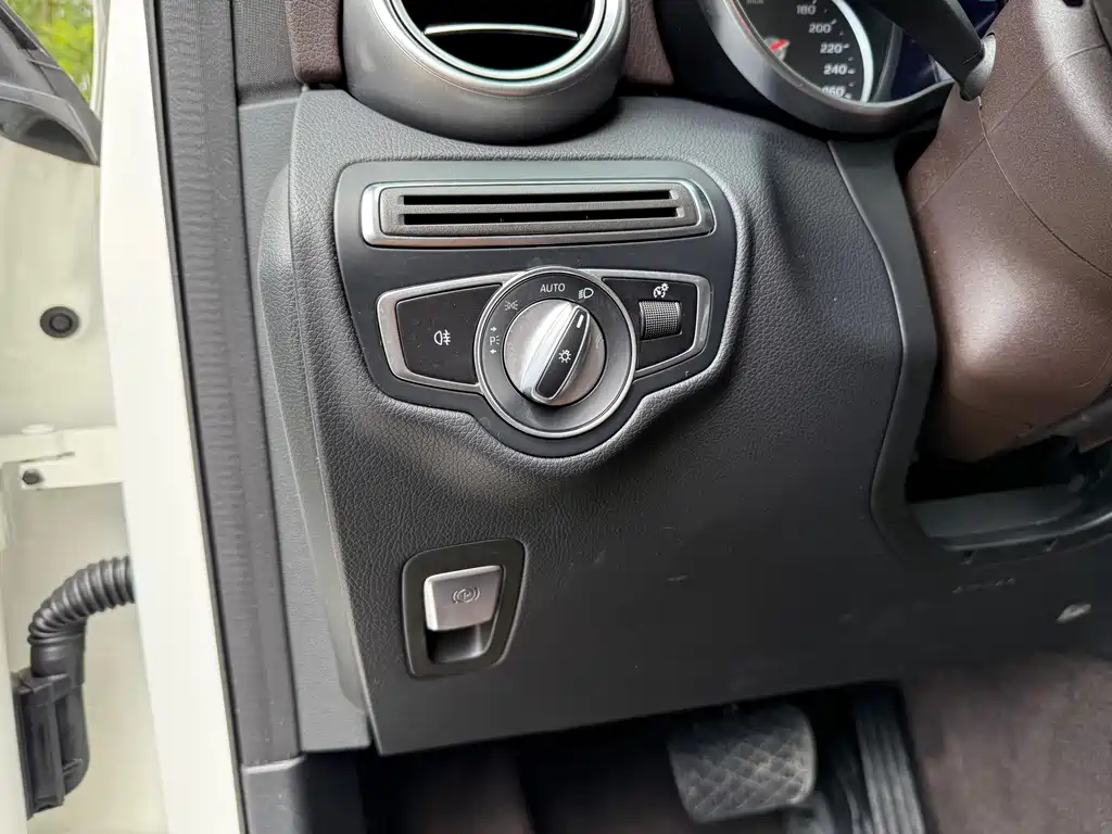 Mercedes-Benz Mercedes-Benz GLC 2020 GLC 260 L 4MATIC Dynamic Model 2019 - thumbnail 16