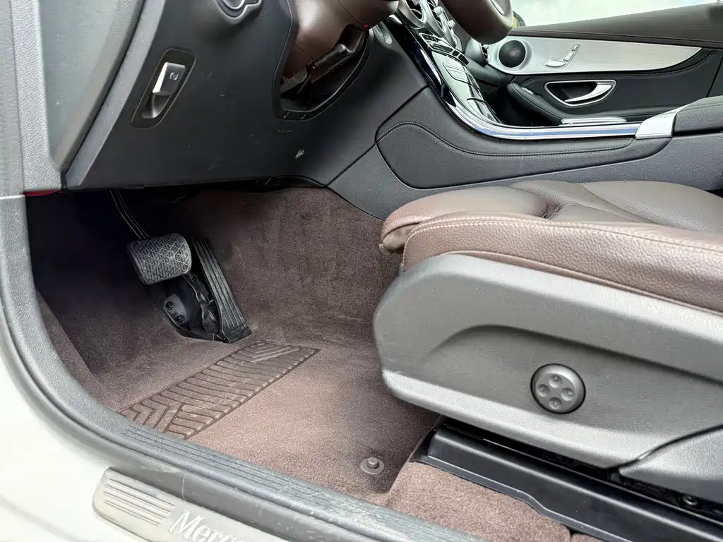 Mercedes-Benz Mercedes-Benz GLC 2020 GLC 260 L 4MATIC Dynamic Model 2019 - thumbnail 18