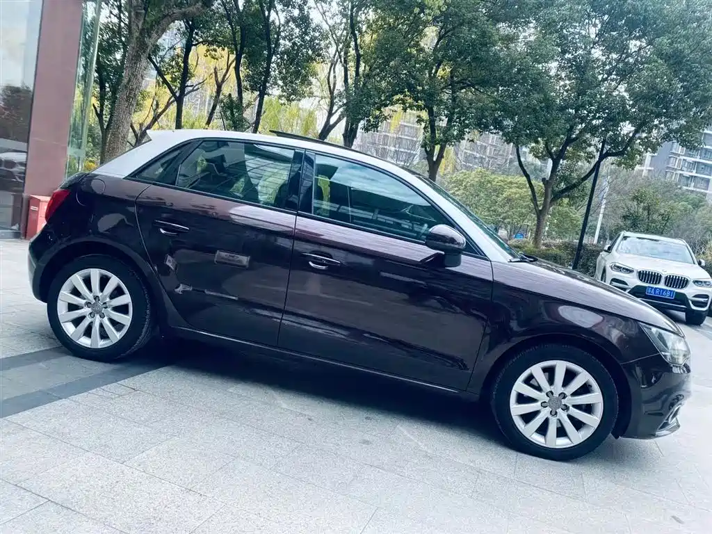 Audi Audi A1 2014 30 TFSI Sportback Comfort Line 2013 - thumbnail 2