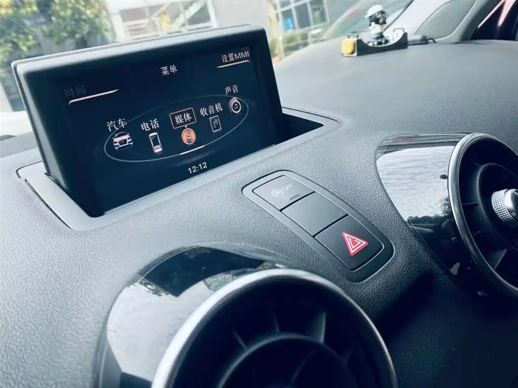 Audi Audi A1 2014 30 TFSI Sportback Comfort Line 2013 - thumbnail 5
