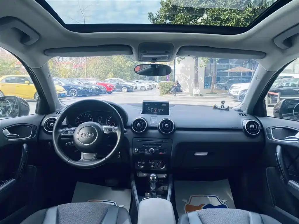 Audi Audi A1 2014 30 TFSI Sportback Comfort Line 2013 - thumbnail 8