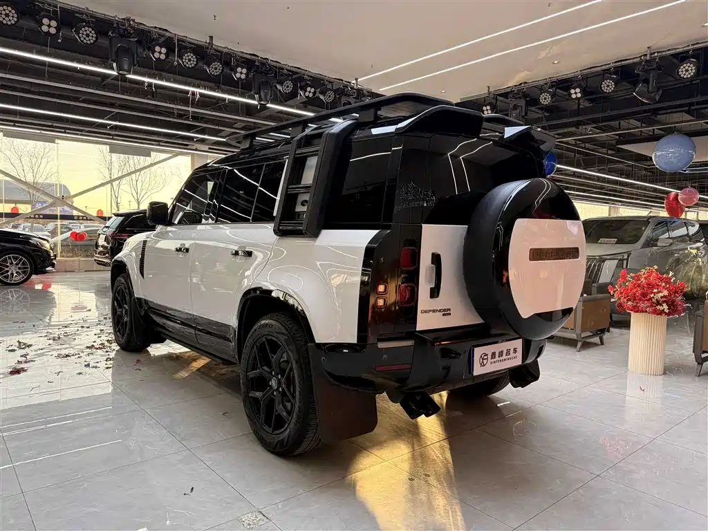 Land Rover Land Rover Defender 2024 110 3.0T P400 X-DYNAMIC HSE 2023 - thumbnail 4