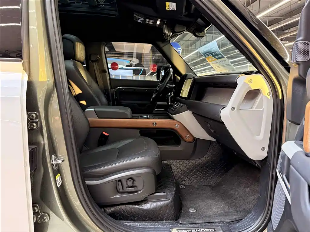 Land Rover Land Rover Defender 2024 110 3.0T P400 X-DYNAMIC HSE 2023 - thumbnail 13