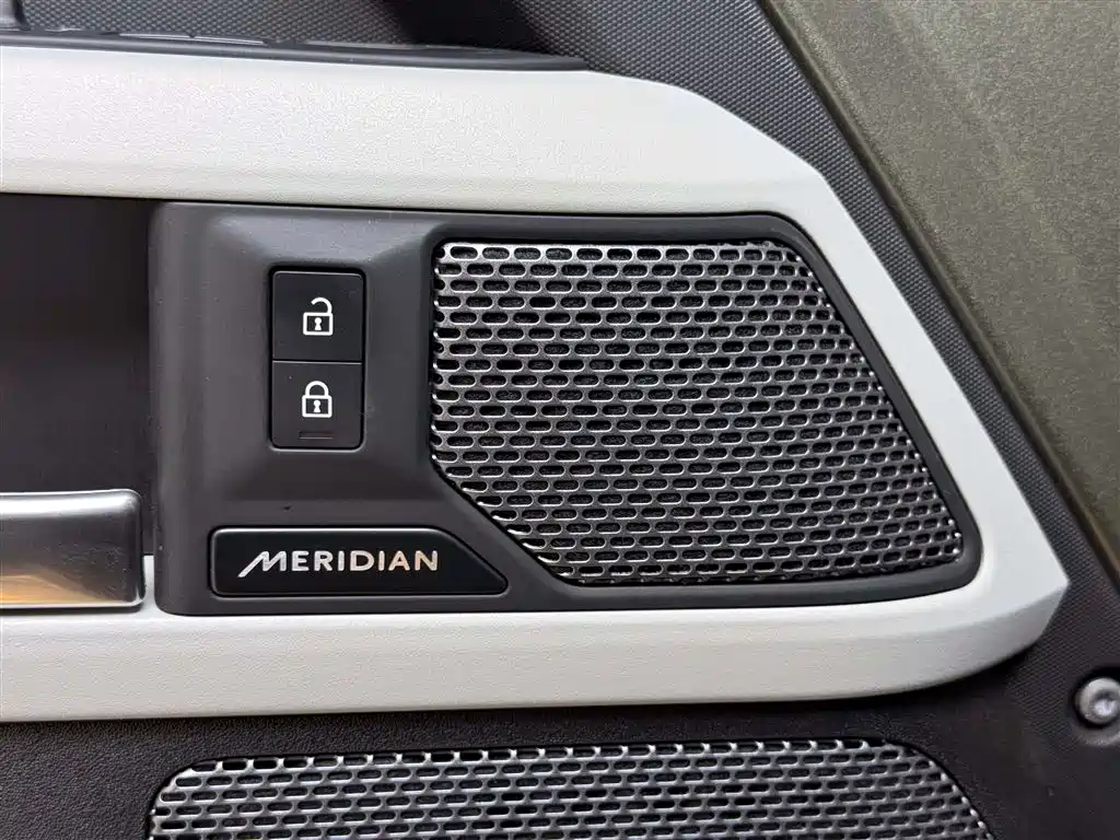 Land Rover Land Rover Defender 2024 110 3.0T P400 X-DYNAMIC HSE 2023 - thumbnail 25