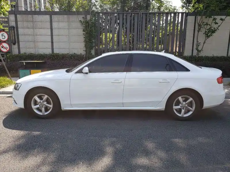 Audi Audi A4L 2013 35 TFSI Automatic Standard Model 2014 - thumbnail 3