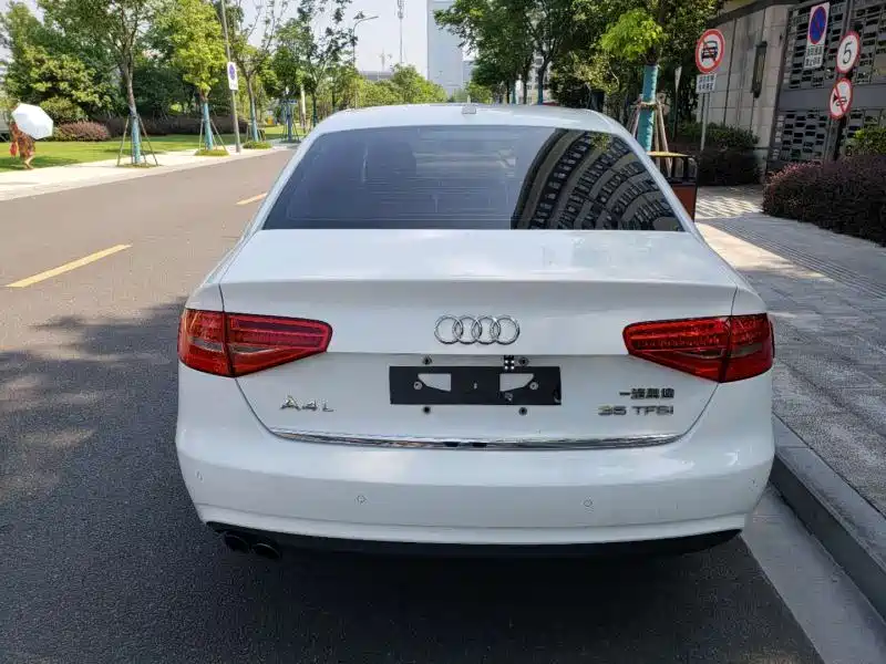 Audi Audi A4L 2013 35 TFSI Automatic Standard Model 2014 - thumbnail 5