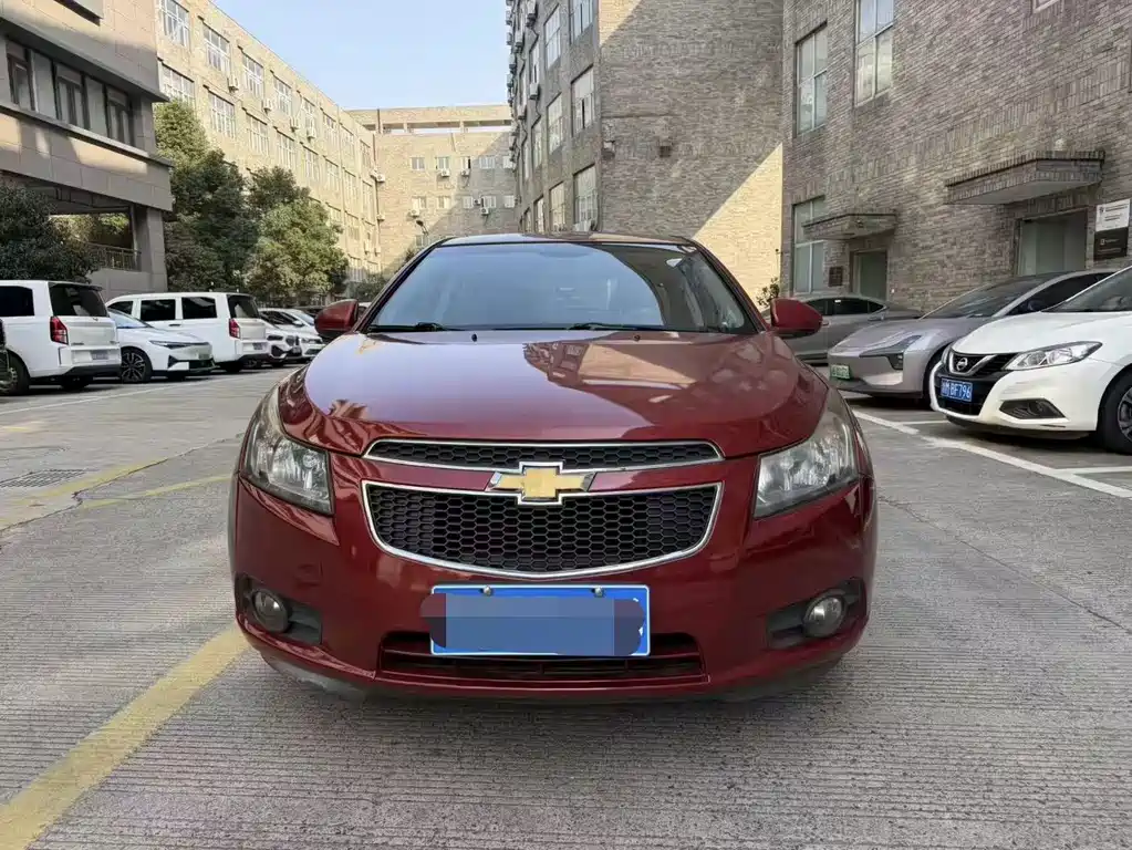 Chevrolet Chevrolet Cruze 2013 Hatchback 1.6L Automatic Luxury Edition 2014 - thumbnail 2