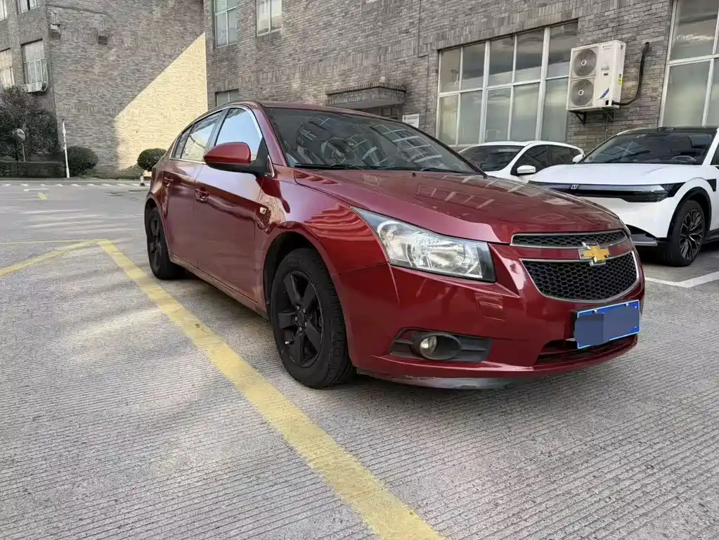 Chevrolet Chevrolet Cruze 2013 Hatchback 1.6L Automatic Luxury Edition 2014 - thumbnail 3