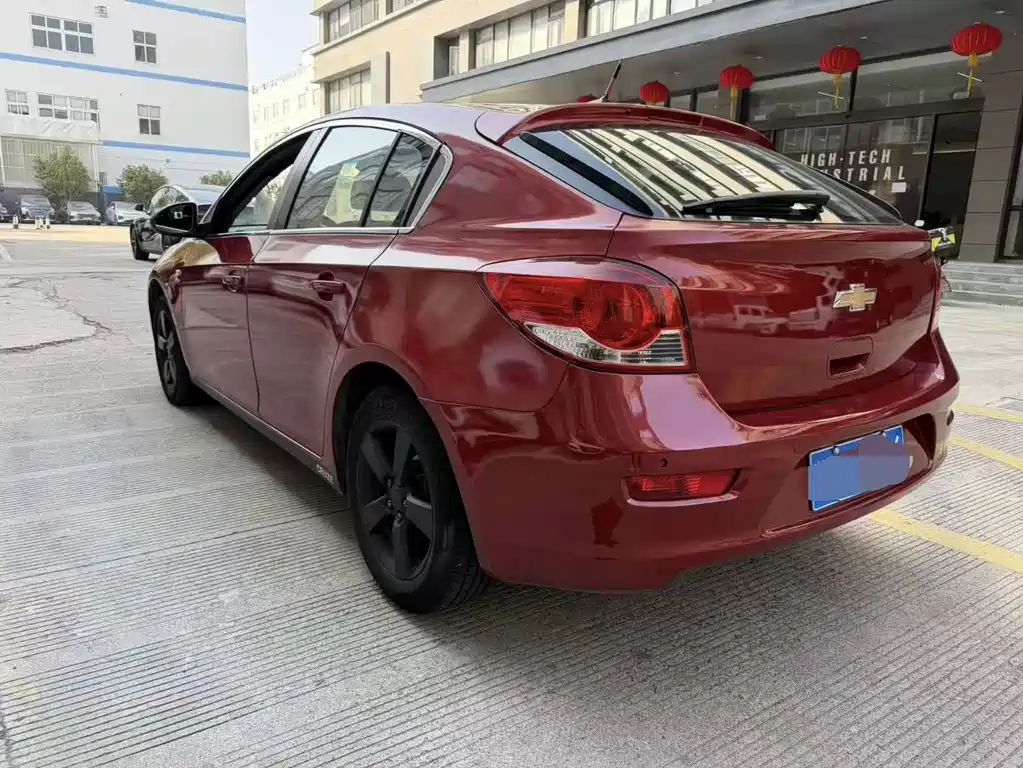 Chevrolet Chevrolet Cruze 2013 Hatchback 1.6L Automatic Luxury Edition 2014 - thumbnail 4