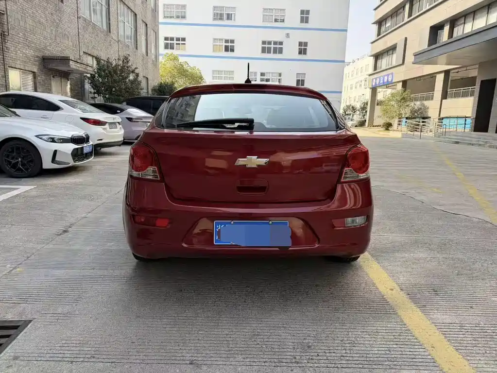 Chevrolet Chevrolet Cruze 2013 Hatchback 1.6L Automatic Luxury Edition 2014 - thumbnail 5