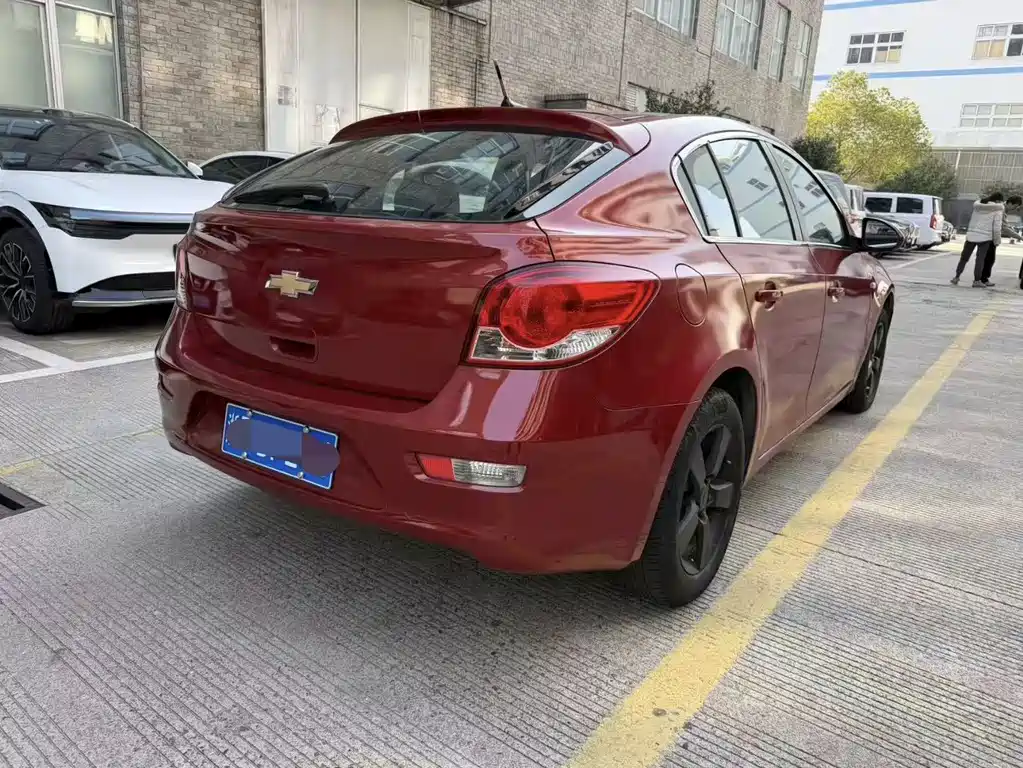 Chevrolet Chevrolet Cruze 2013 Hatchback 1.6L Automatic Luxury Edition 2014 - thumbnail 6