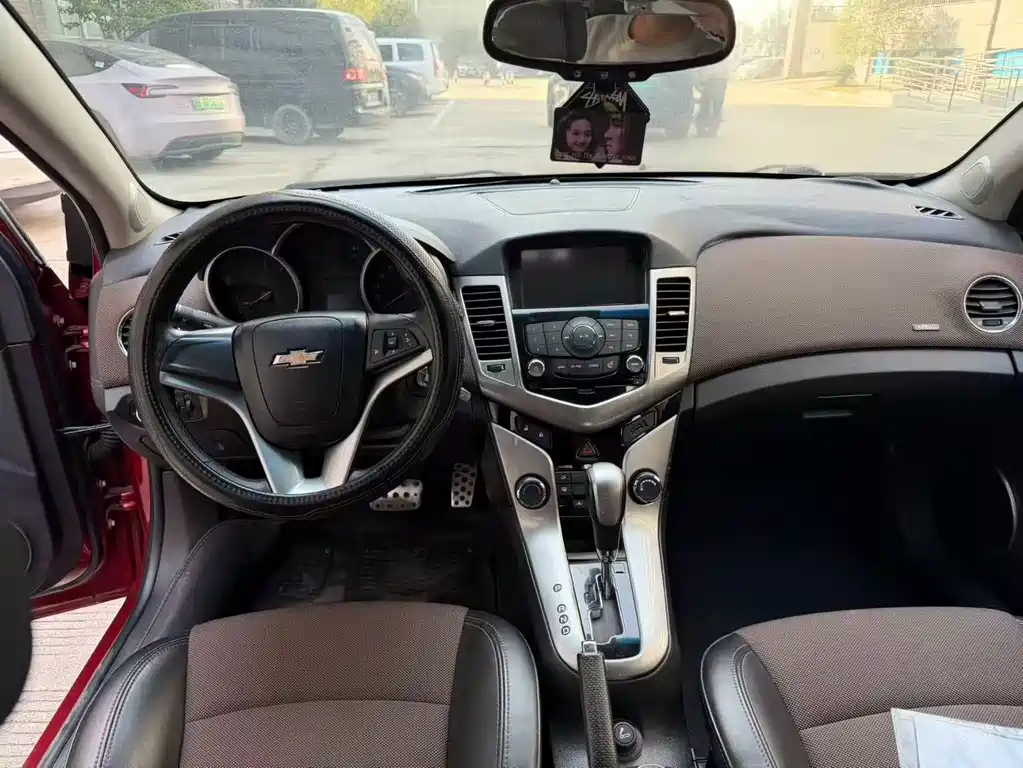 Chevrolet Chevrolet Cruze 2013 Hatchback 1.6L Automatic Luxury Edition 2014 - thumbnail 7