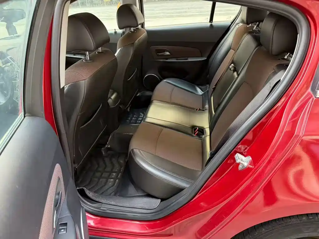 Chevrolet Chevrolet Cruze 2013 Hatchback 1.6L Automatic Luxury Edition 2014 - thumbnail 9