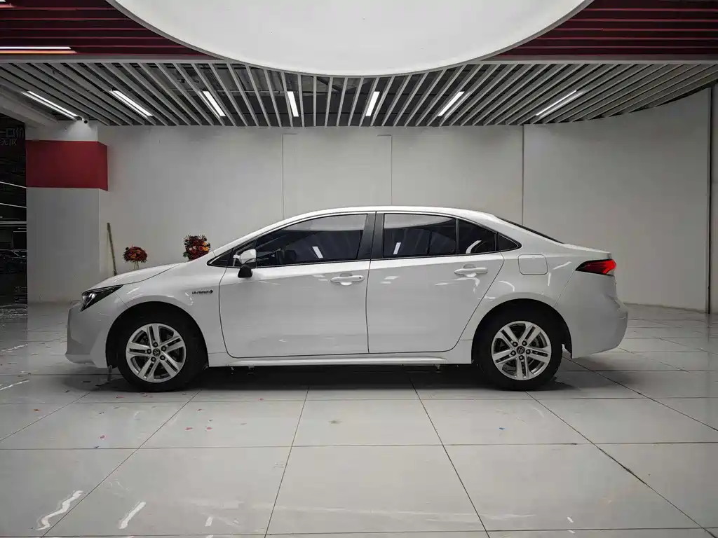 Toyota Toyota Corolla 2022 Hybrid 1.8H E-CVT Luxury Edition 2022 - thumbnail 2