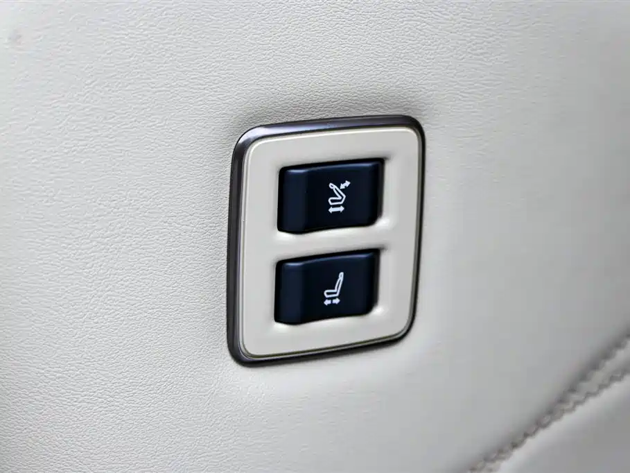 Toyota Alphard 2024 Crown Hybrid 2.5L Executive Premium Version 2026 - thumbnail 30