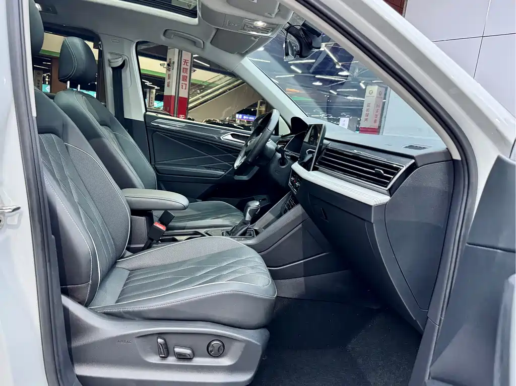 Volkswagen Tiguan L 2024 330TSI Automatic 2WD R-Line Premium Edition 2024 - thumbnail 6