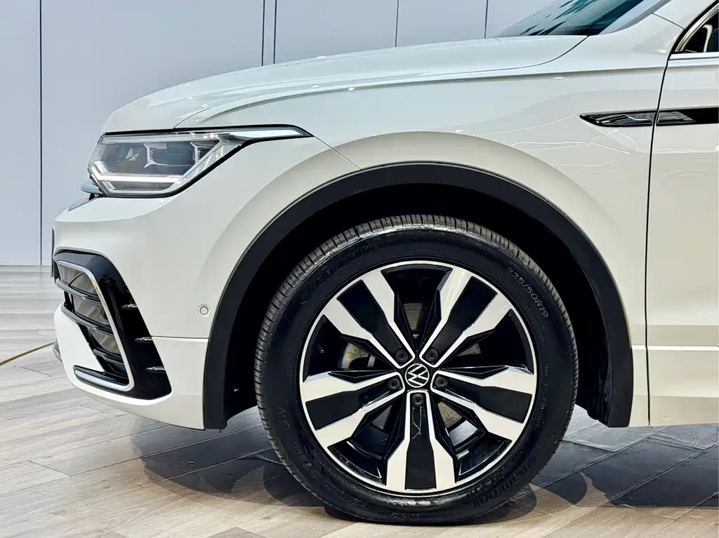 Volkswagen Tiguan L 2024 330TSI Automatic 2WD R-Line Premium Edition 2024 - thumbnail 10