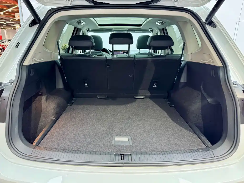 Volkswagen Tiguan L 2024 330TSI Automatic 2WD R-Line Premium Edition 2024 - thumbnail 18