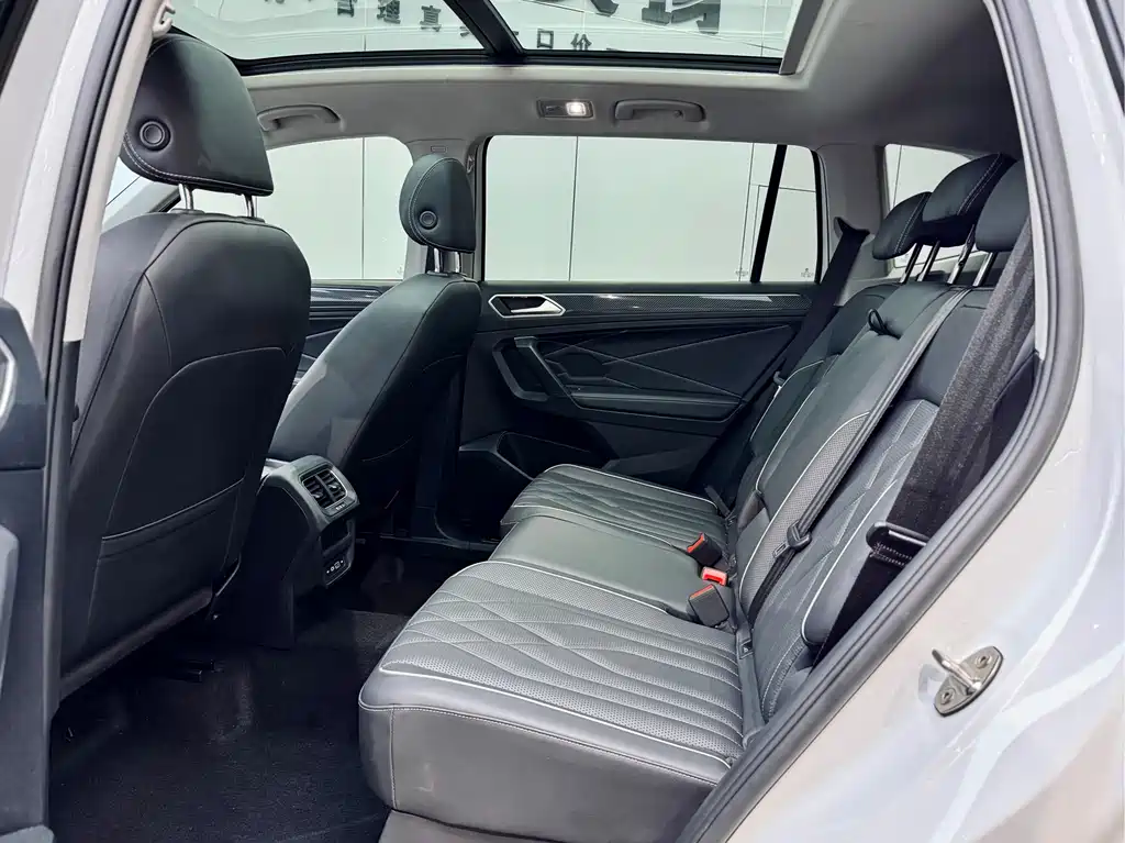 Volkswagen Tiguan L 2024 330TSI Automatic 2WD R-Line Premium Edition 2024 - thumbnail 28