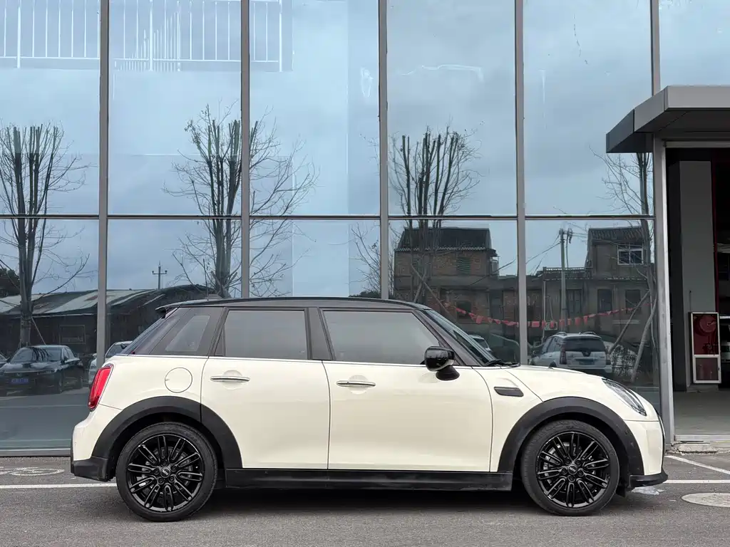 MINI MINI 2022 1.5T COOPER Artist Five-Door 2021 - thumbnail 3
