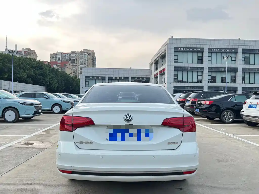 Volkswagen Volkswagen Bora 2018 1.5L Automatic Comfort Model 2018 - thumbnail 4