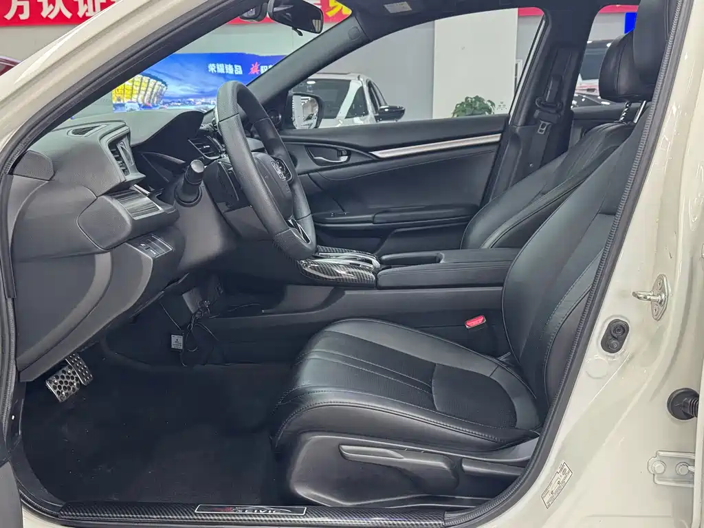 Honda Honda Civic 2021 Hatchback 220TURBO CVT潮酷控  Wait, let me correct that - "潮酷控" is not an internationally accepted model name. The proper translation should be:  Honda Civic 2021 Hatchback 220TURBO CVT 2020 - thumbnail 8