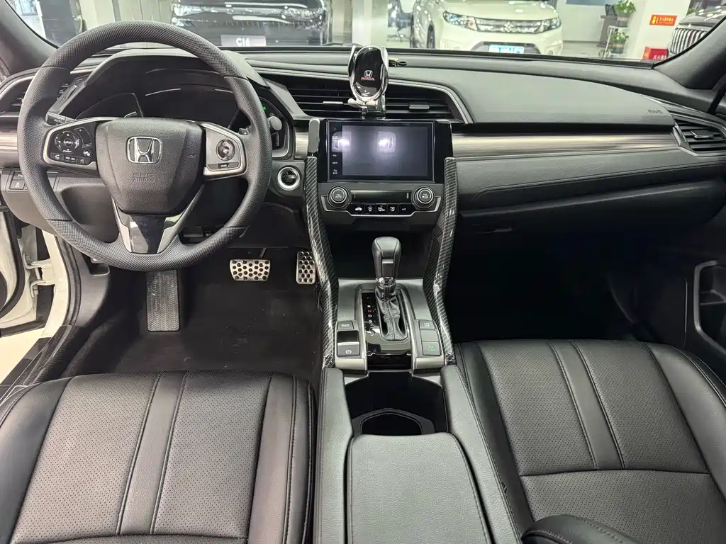 Honda Honda Civic 2021 Hatchback 220TURBO CVT潮酷控  Wait, let me correct that - "潮酷控" is not an internationally accepted model name. The proper translation should be:  Honda Civic 2021 Hatchback 220TURBO CVT 2020 - thumbnail 11