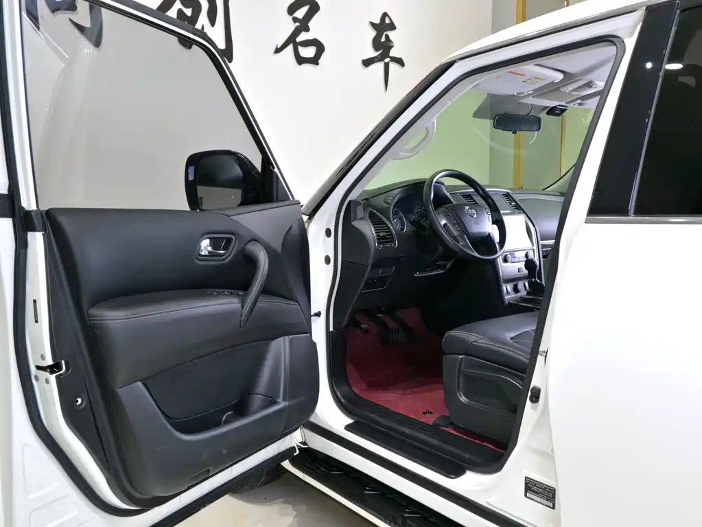 Nissan Nissan Patrol 2018 4.0L Premium 2019 - thumbnail 9