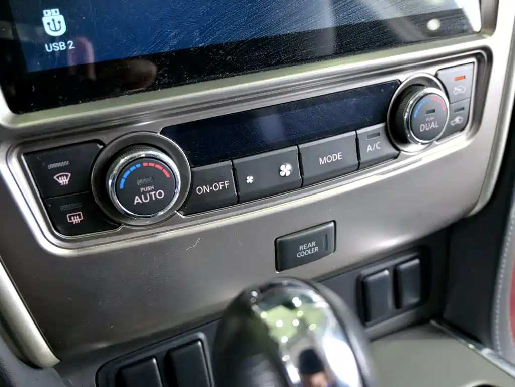 Nissan Nissan Patrol 2018 4.0L Premium 2019 - thumbnail 19