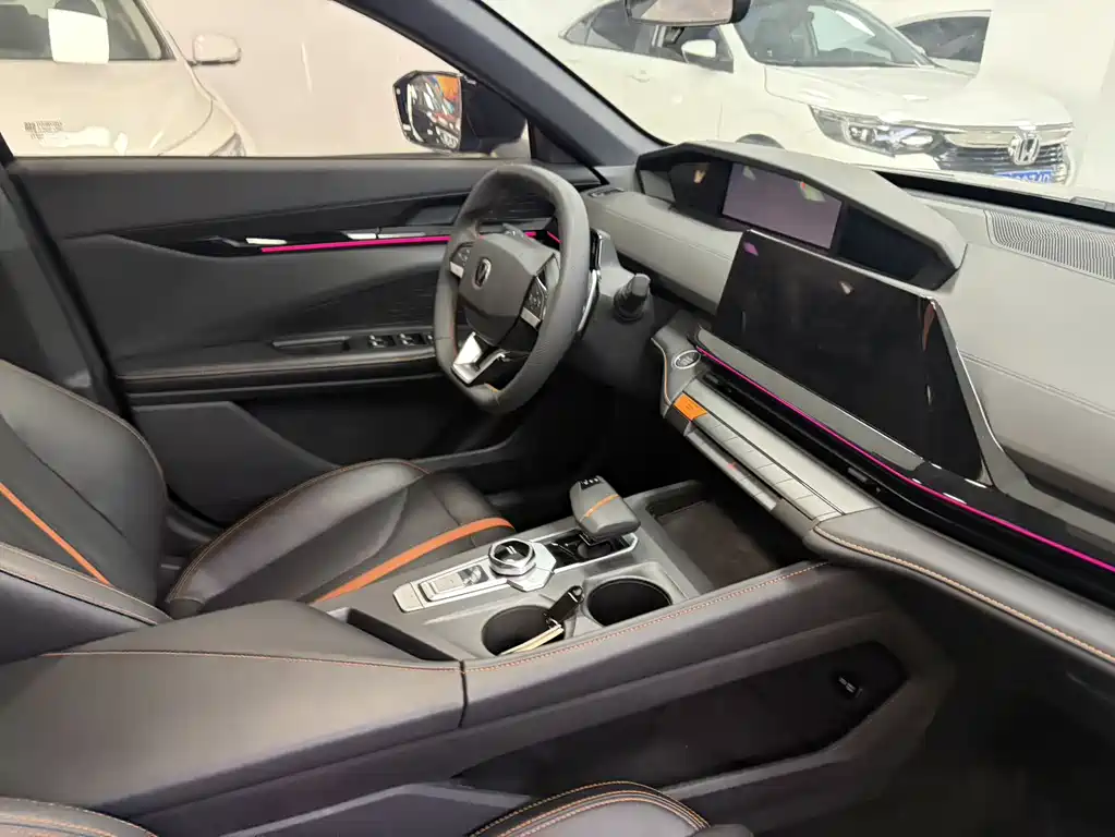 Changan Changan UNI-V 2024 1.5T Premium Edition 2025 - thumbnail 8