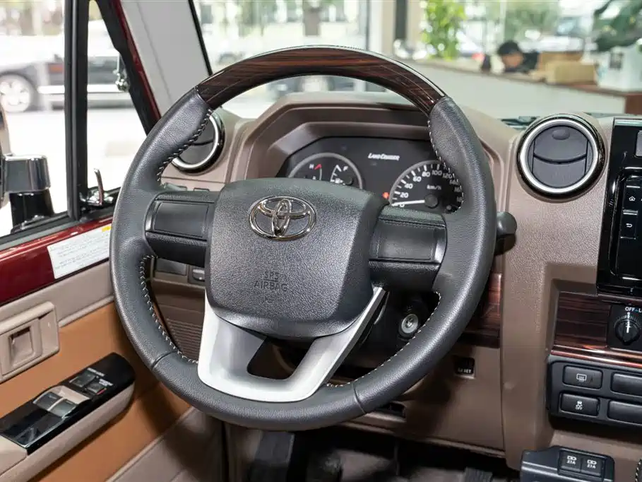 Toyota Land Cruiser LC71 2023 4.0L Manual (Imported) 2023 - thumbnail 12