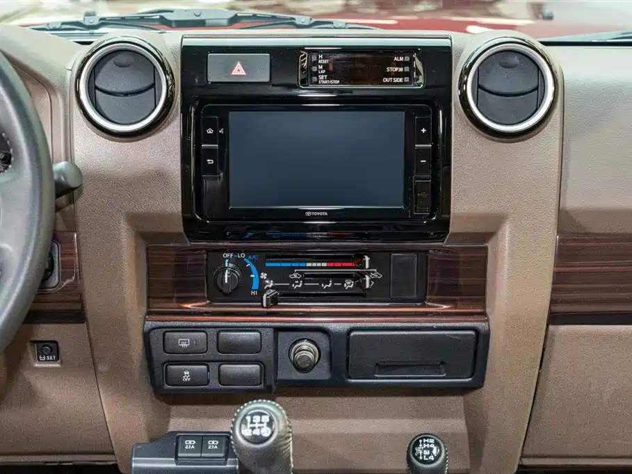 Toyota Land Cruiser LC71 2023 4.0L Manual (Imported) 2023 - thumbnail 13