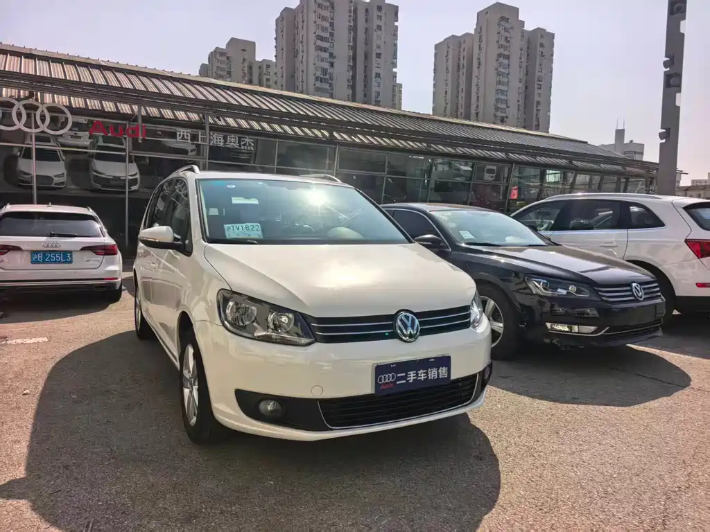 Volkswagen Volkswagen Touran 2015 1.4T DSG Comfort Edition 5-seater 2016 - thumbnail 3