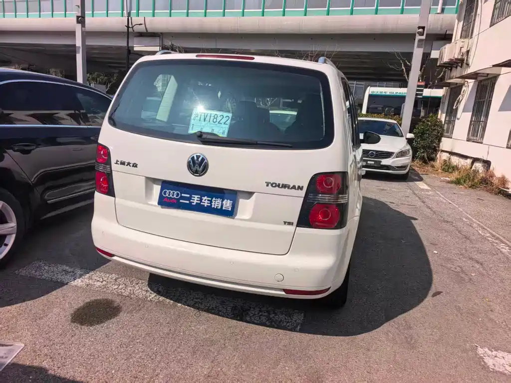 Volkswagen Volkswagen Touran 2015 1.4T DSG Comfort Edition 5-seater 2016 - thumbnail 4