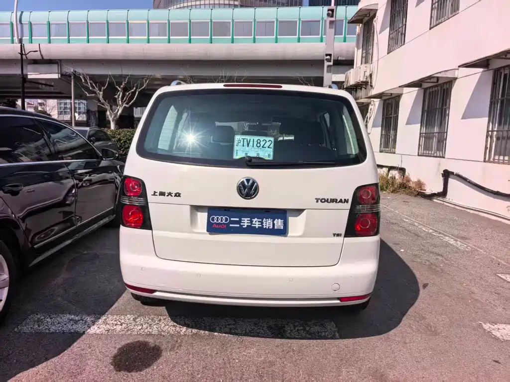 Volkswagen Volkswagen Touran 2015 1.4T DSG Comfort Edition 5-seater 2016 - thumbnail 5